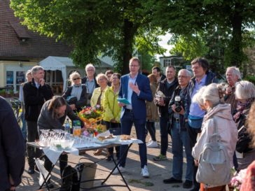 Feierliche Eröffnung der Bücherbox auf dem Dorfanger in Blankenburg