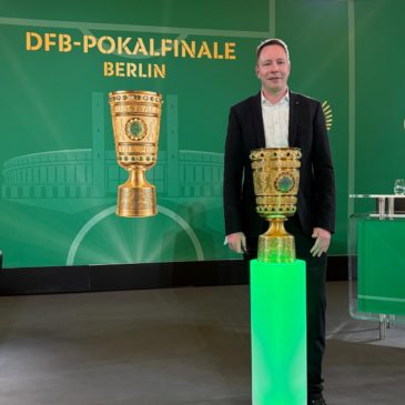 Übergabe des DFB-Pokals im Roten Rathaus