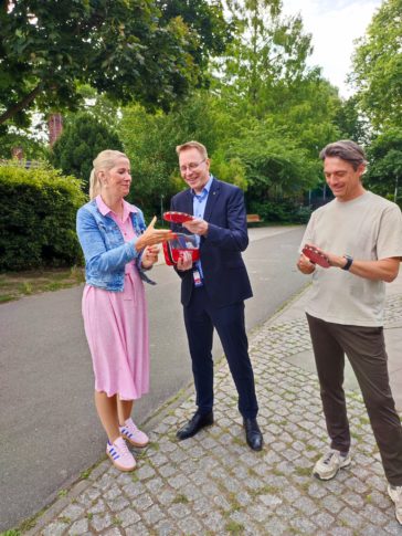 Gemeinsam aktiv: Neue Tischtennisplatte im Park am Weißen See steht für gelebte Nachbarschaft und Freude an Bewegung