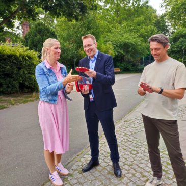 Gemeinsam aktiv: Neue Tischtennisplatte im Park am Weißen See steht für gelebte Nachbarschaft und Freude an Bewegung